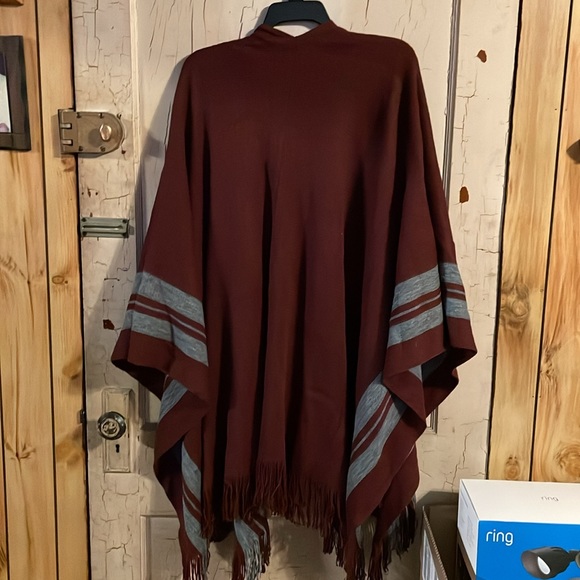 Lane Bryant Maroon Grey toggle poncho cape wrap ruana - Picture 5 of 6
